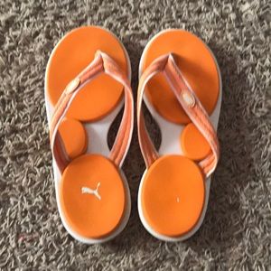 Womens Puma flip flops
